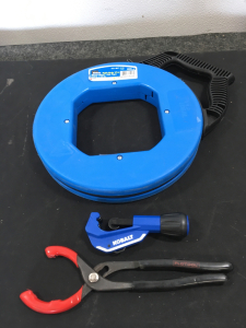 (1) ideal fish tap (1) kobalt pipe cutter (1) oil filters pliers