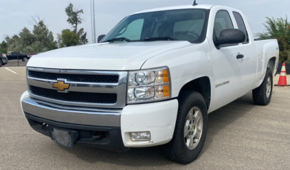 2007 Chevy Silverado - 4x4 - Clean!