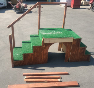 Trailer/RV Steps W/Dog House