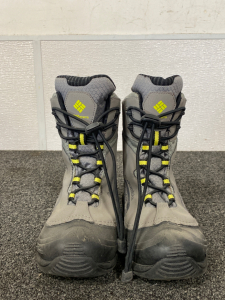 Pair of Size 4 Columbia Boots