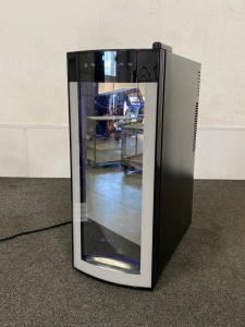 Igloo 12 Bottle Wine Cooler Powers On Please Inspect