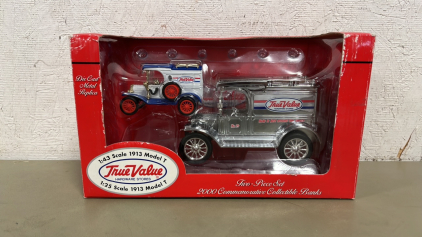 ERTL 1/43 Scale 1913 Model T True Value Two-Piece Set Die-Cast Collectible Banks