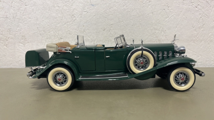 Danbury Mint 1:24 Scale 1932 Cadillac