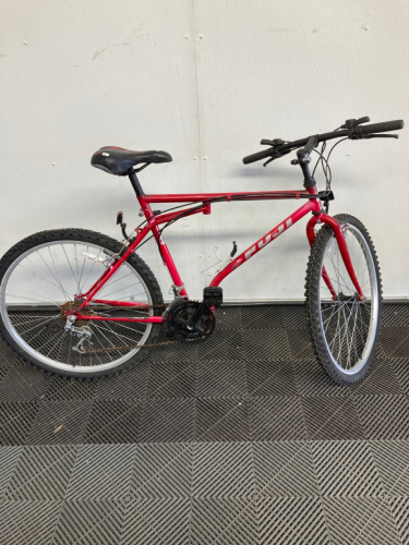 Fuji 26x2.00 Red Mountain Bike