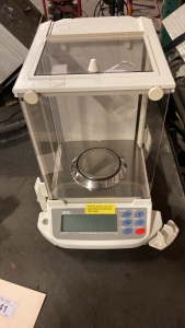 And gr-202 Semi micro analytical balance