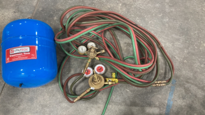 UtiliTech Expansion Tank With Pressure Hoses and Gages