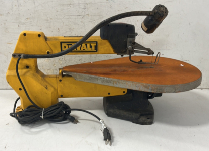 DeWalt 20" Scroll Saw with Lamp