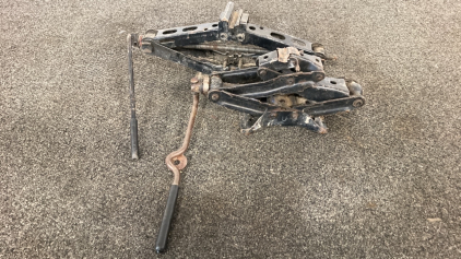 (2) Scissor Jacks