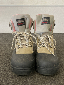 Pair of Itasca Thermolite Boots Size 10