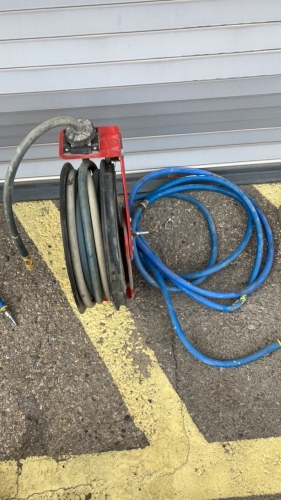 Wall-mounted air hose reel with hose