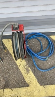 Wall-mounted air hose reel with hose