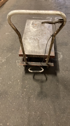 Hydraulic table lift cart