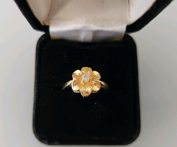 10k Stamped Flower with Diamond Ring