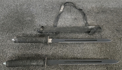 (2) Daggers W/Case