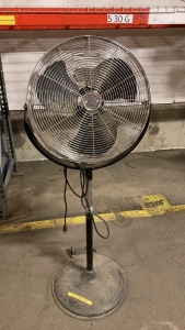 Dayton 20 inch fan powers on