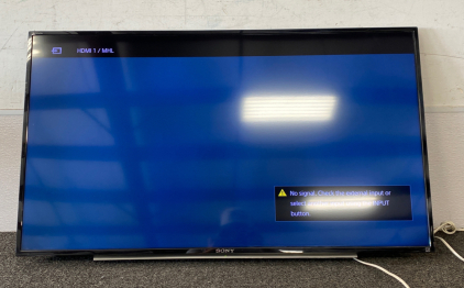 Sony 40&rdquo; TV Powers On