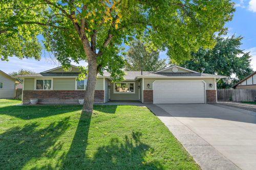 Well Maintained Home In Desirable Boise Subdivision - LIVE AUCTION - MLS # 98860478