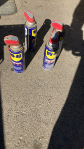 (4) WD 40