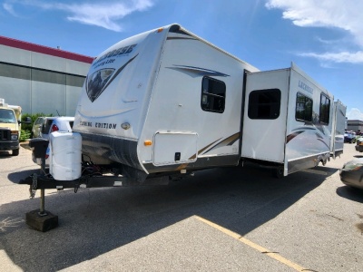 2012 PrimeTime LaCrosse Luxury Lite 35' Camper