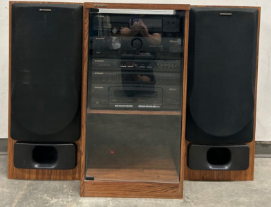 Pioneer Stereo System In Case W/ Speakers