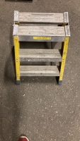 2’ Fiber glass and aluminum step ladder