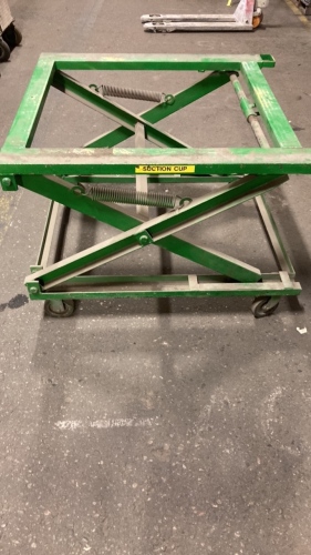 Pallet stand on wheels