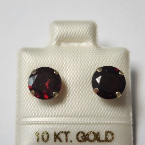 $300 10K Garnet(1.65ct) Earrings