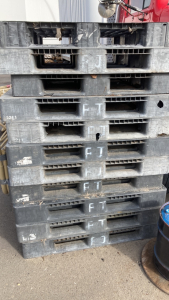 (11) plastic pallets