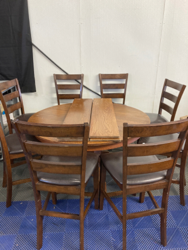 Table with (8) Chairs and (4) Extra Leafs