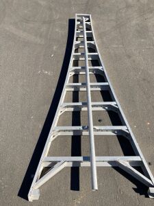 Aluminum garden tripod ladder