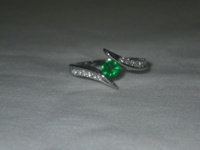 925 Siver Bypass Setting with Green Emerald Size 6