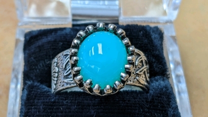 Silver Tone Wide Band w/Iridescent Turquoise/Jade Sz 8