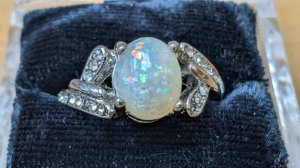 .925 Silver Ring w/White Fire Opal, Sz 7