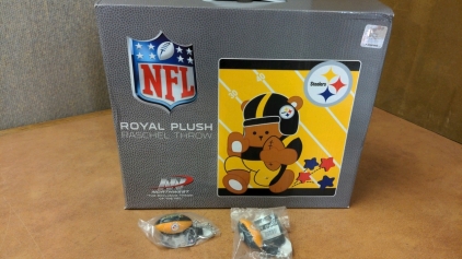 New Steelers 40x50 Plush Throw & (2) Key Fobs
