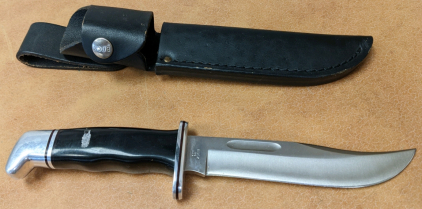 Buck Hunting Knife w/Leather Sheath