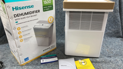 (1) Hisense dehumidifier