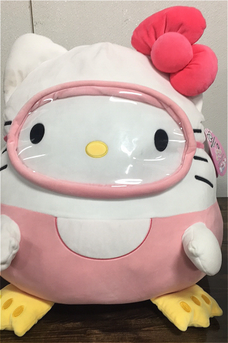 (1)Dorrie The Knight Marionette (1)Dave The Raven Marionette (1)Scuba Gear Hello Kitty Squishmallow