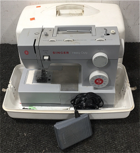 Singer Heavy Duty Sewing Machine Model 4423