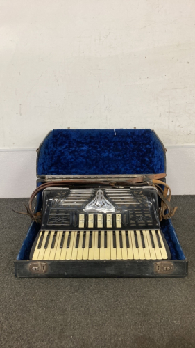 Vintage Broadcastone Accordion In Case