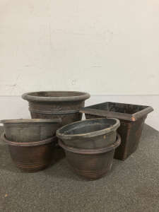 (6) Plastic Plant Pots