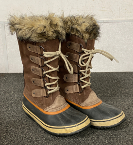 Woman&rsquo;s Sorel Winter Boots Size 8