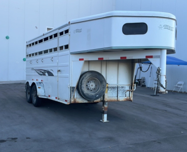 2004 Titan Horse Trailer