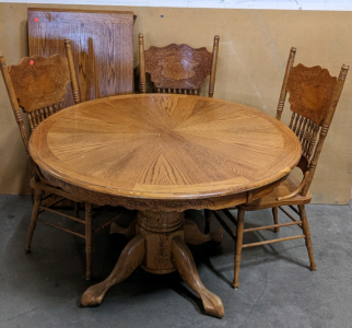 48" Dining Table w/24" Leaf & (3) Chairs