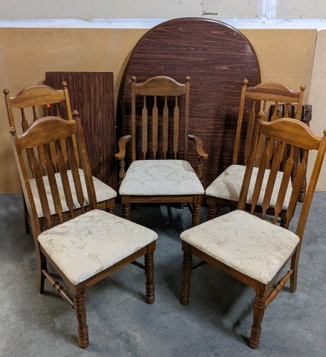 Oval Dining Table with (5) Chairs & 18" Leaf