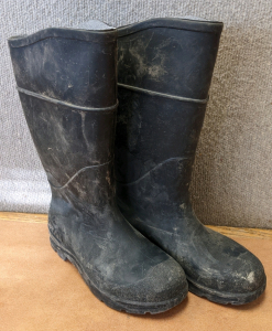 Men's 4 /Women's 6 Rubber Boots