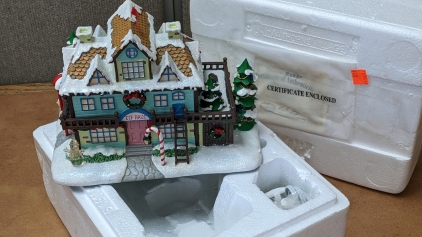 Hawthorne Village "Elf Dormitory" w/Light & CoA