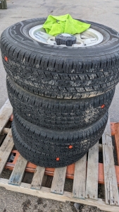 Hankook P235/75R15 Tires w/Lug Nuts