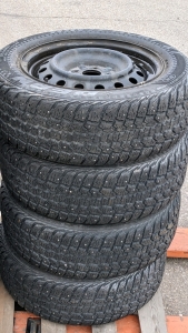 Wintercat 215/60R16 Tires