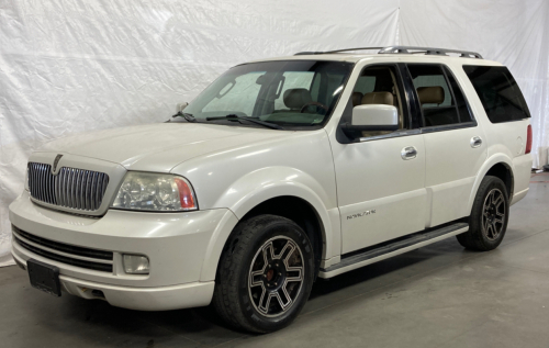 2006 Lincoln Navigator - 4x4 - 3rd Row