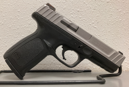 Smith & Wesson SD40 VE .40 S&W Semi Auto Pistol — HFM9441